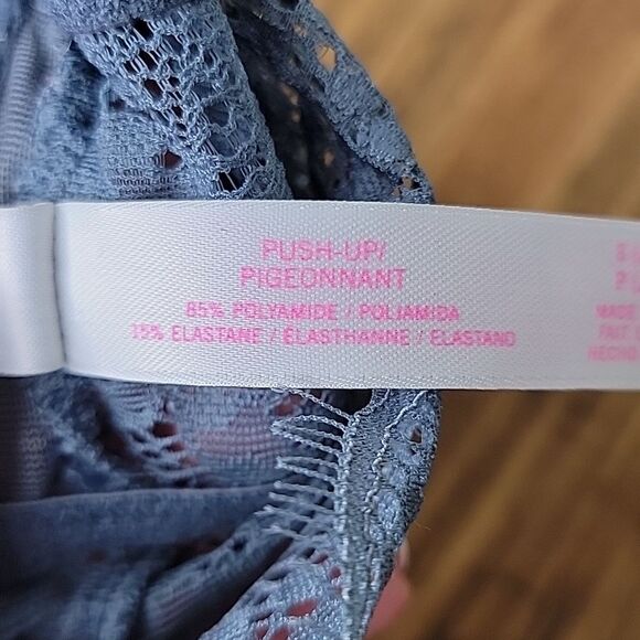 Pink. Victoria's Secret. Push Up. Bartlett. Size Small. EUC - Picture 8 of 11